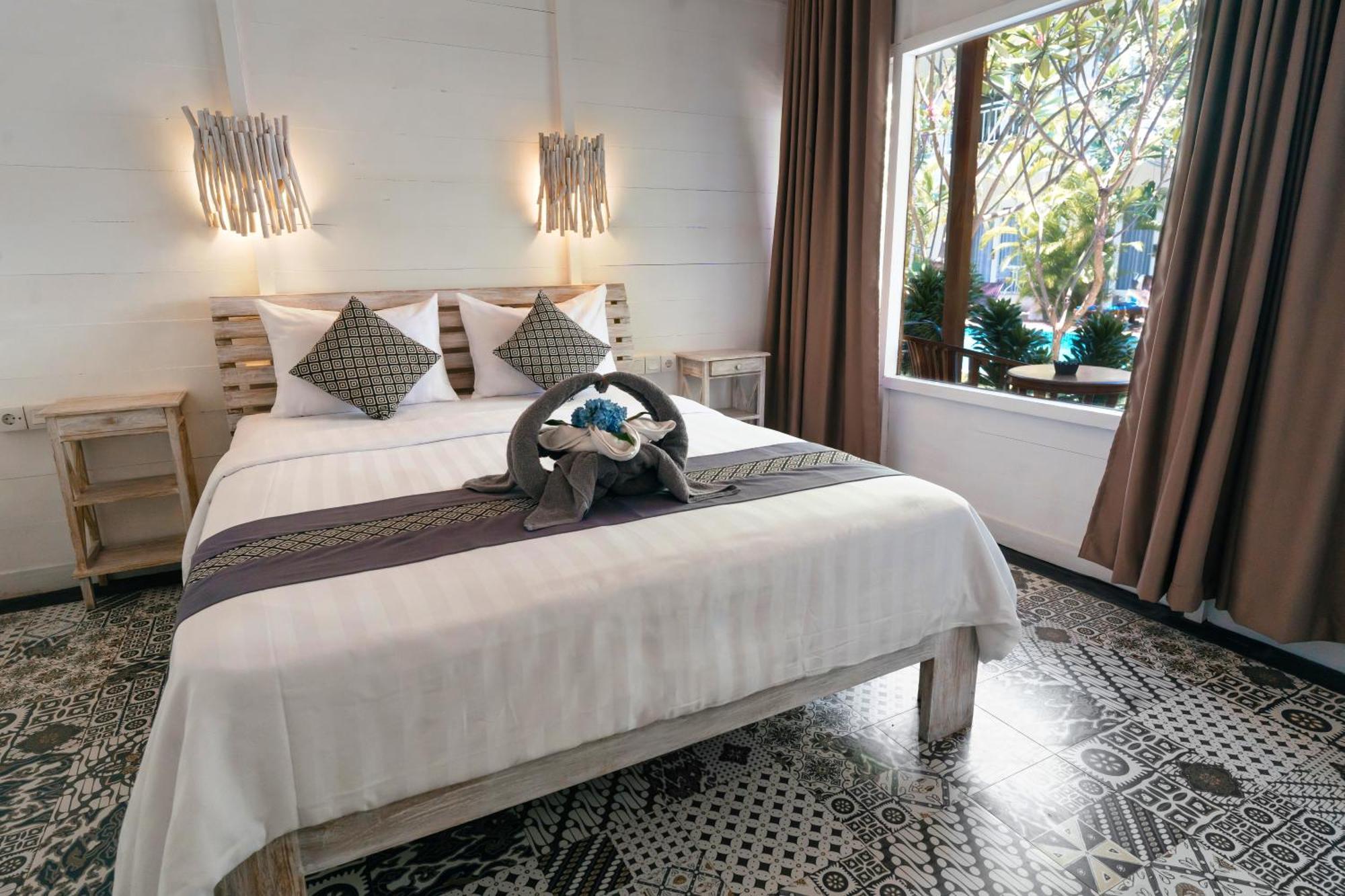 Easy Surf Camp Hotel 3*