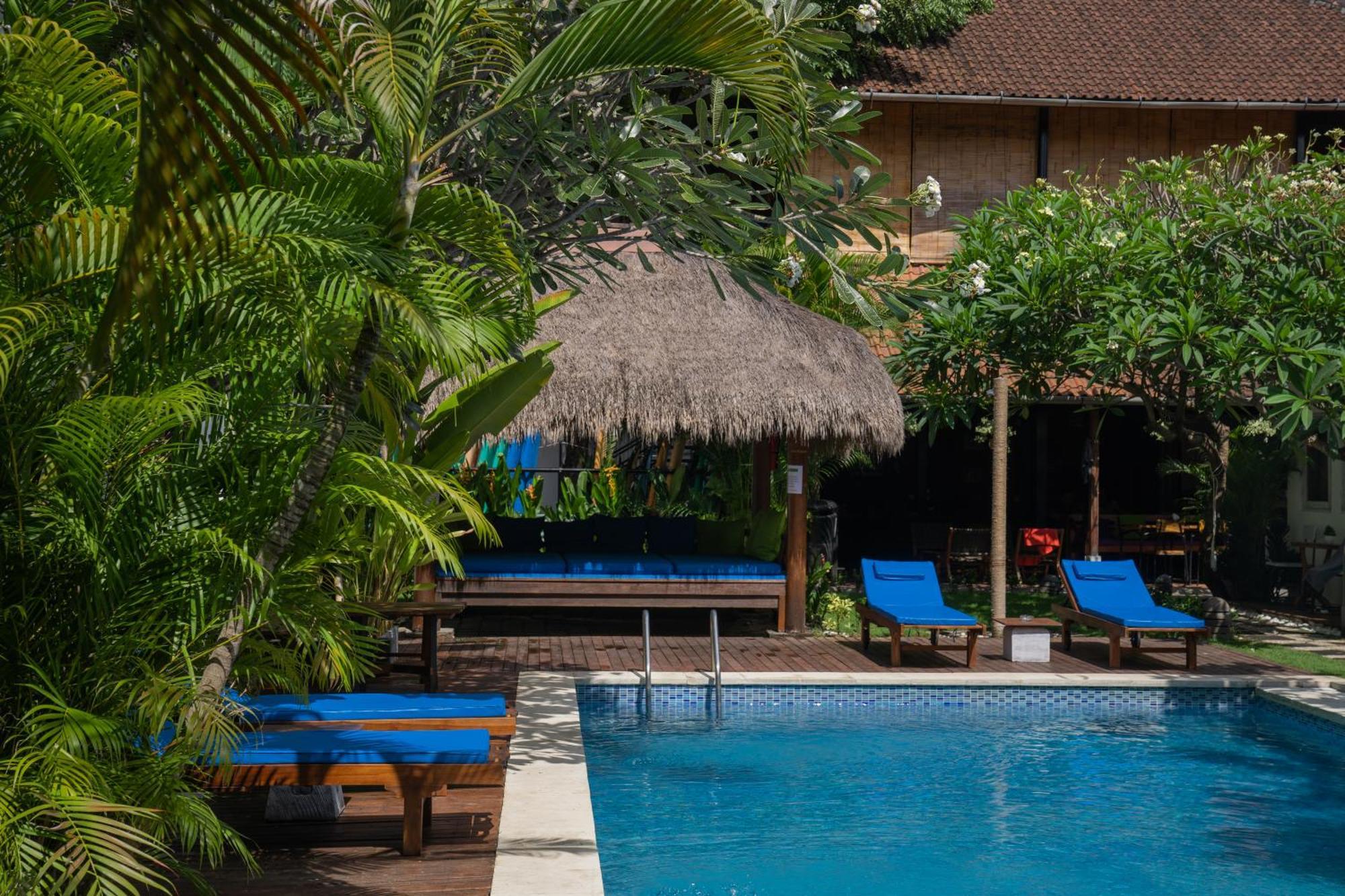 Easy Surf Camp Hotel 3*