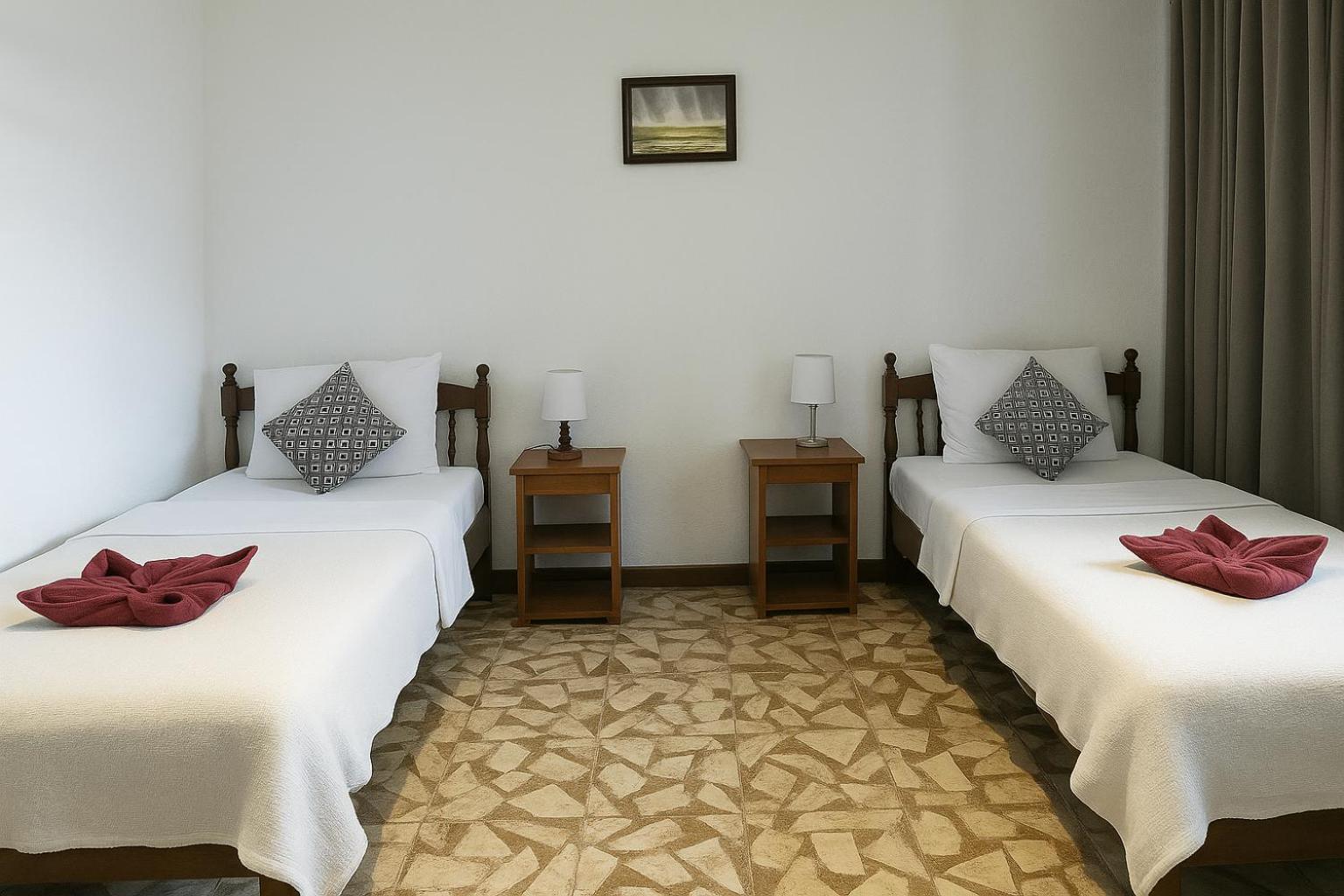 Easy Surf Camp Hotel 3*